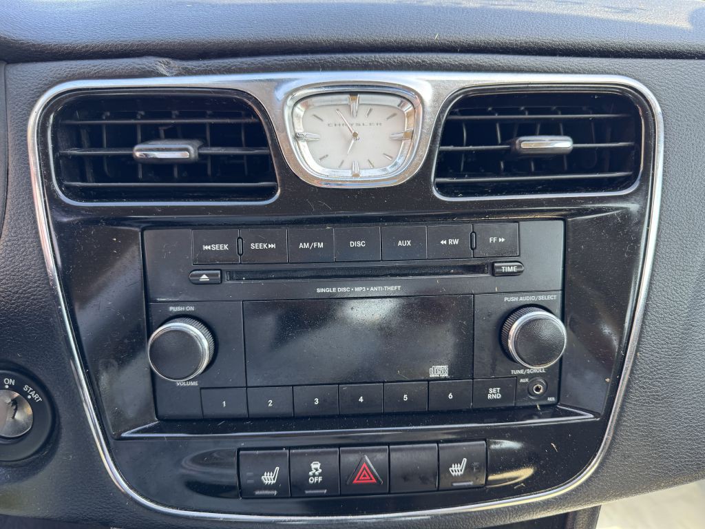 2013 Chrysler 200 Image 15