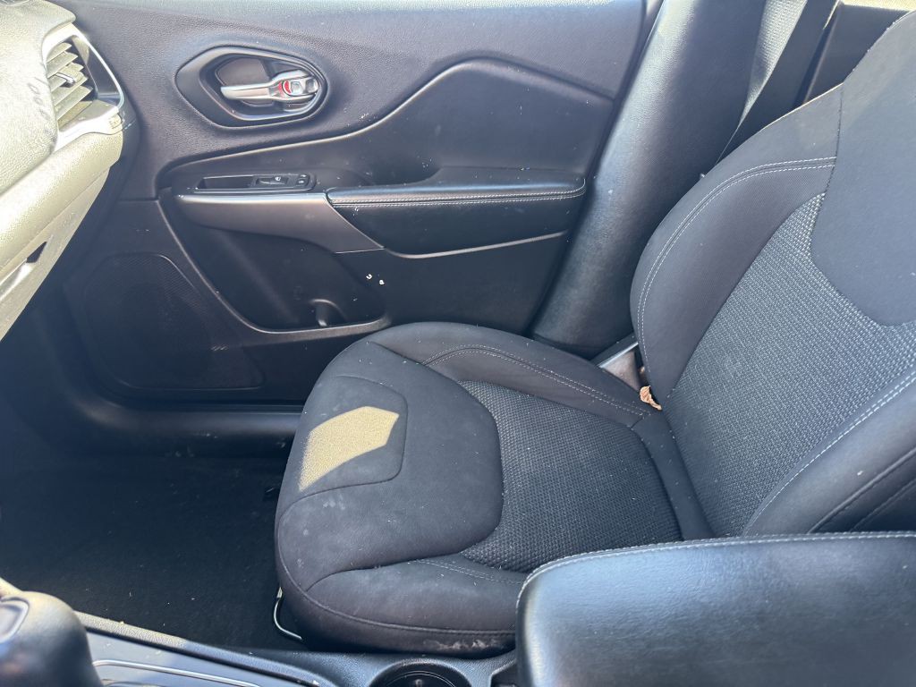 2019 Jeep Cherokee Image 12