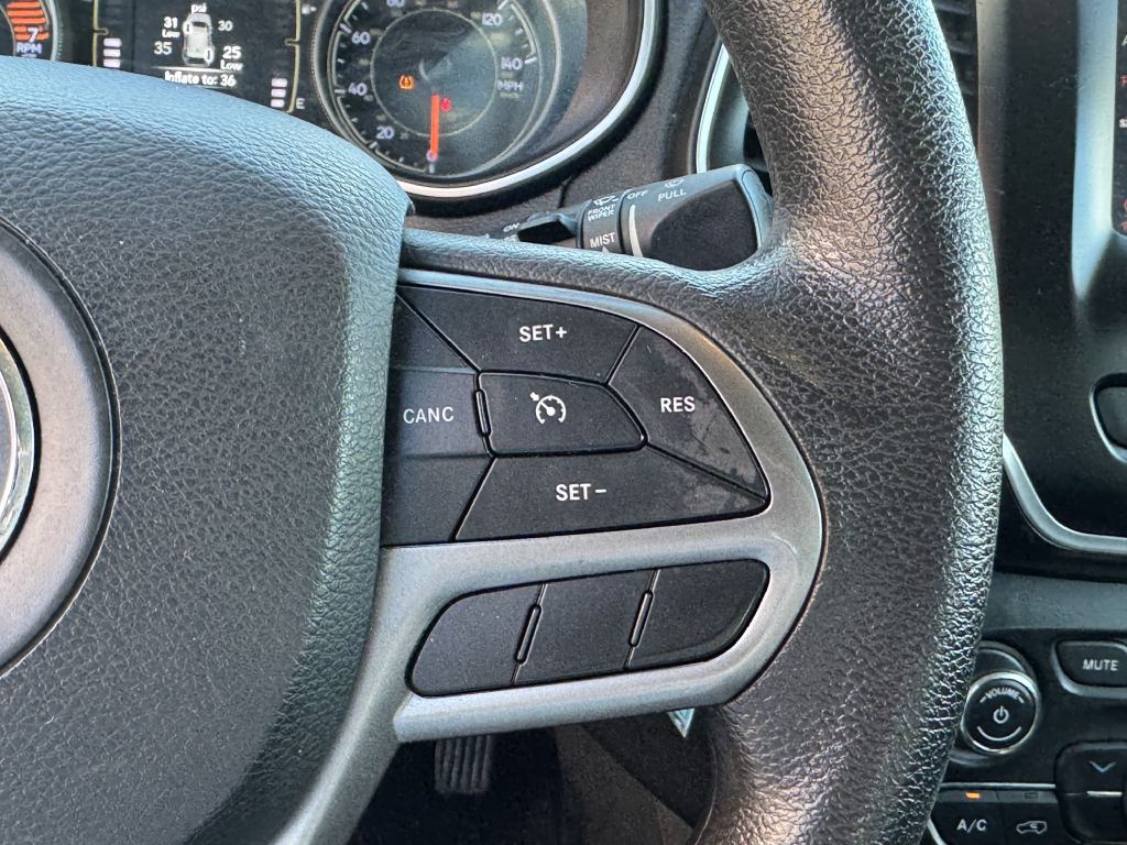 2019 Jeep Cherokee Image 16