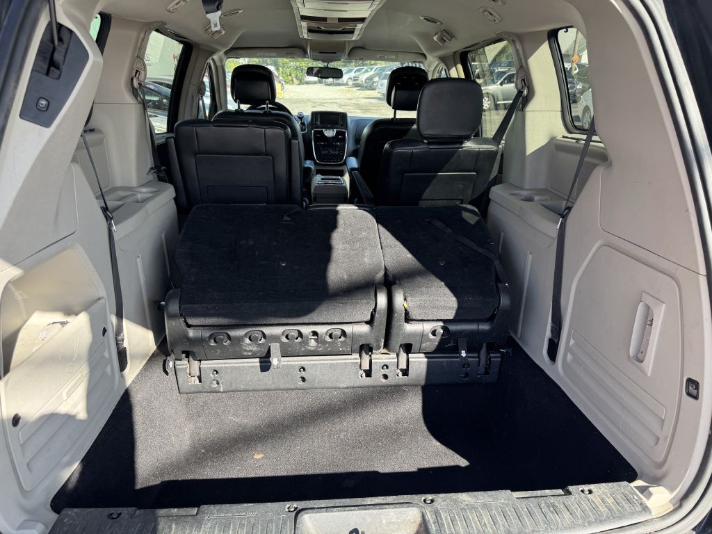 2015 Chrysler Town & Country Image 5