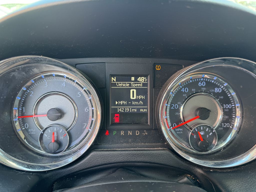 2015 Chrysler Town & Country Image 16