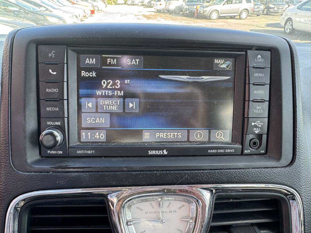 2015 Chrysler Town & Country Image 20