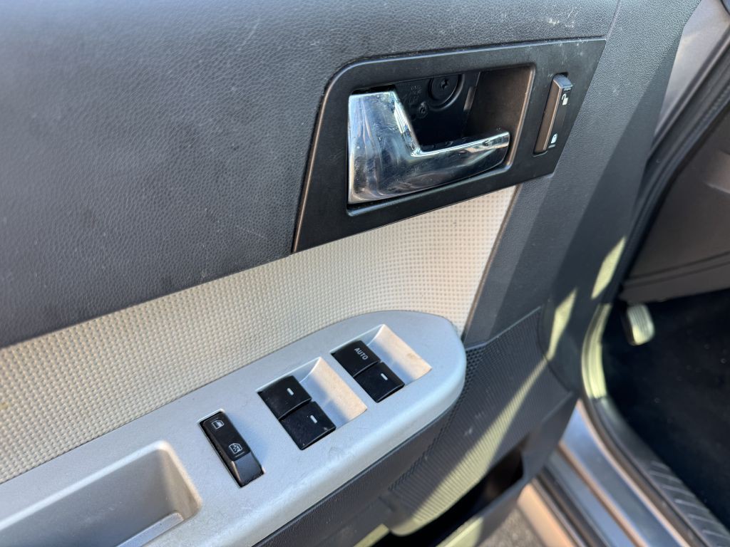 2010 Mercury Mariner Image 9