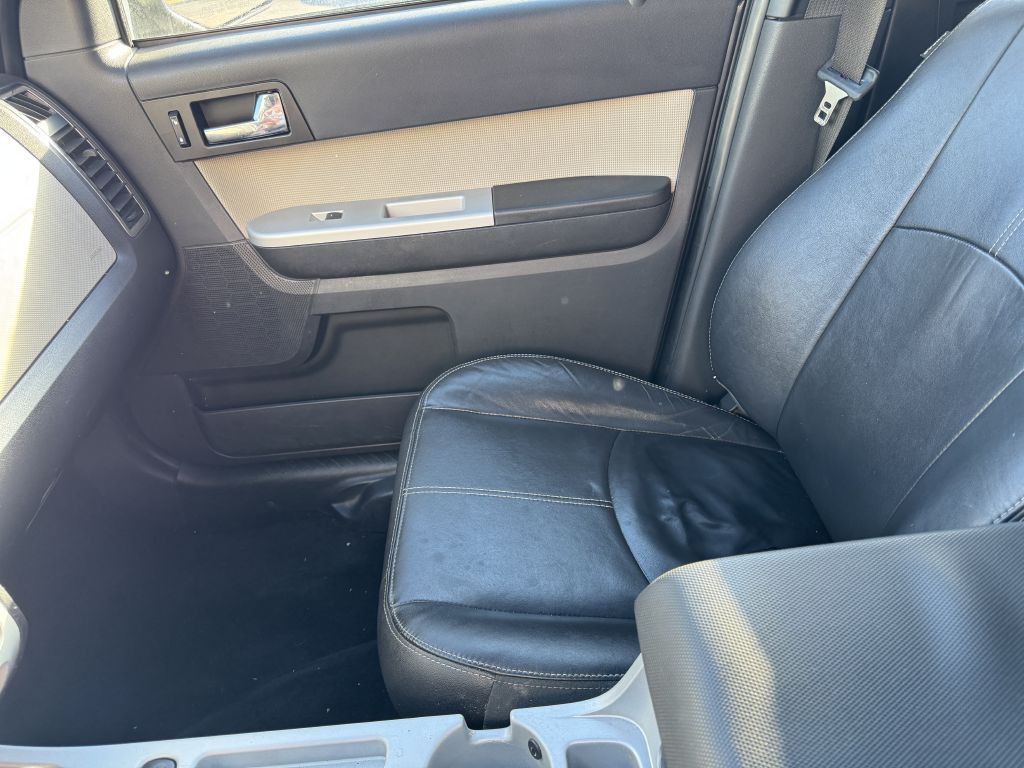 2010 Mercury Mariner Image 12