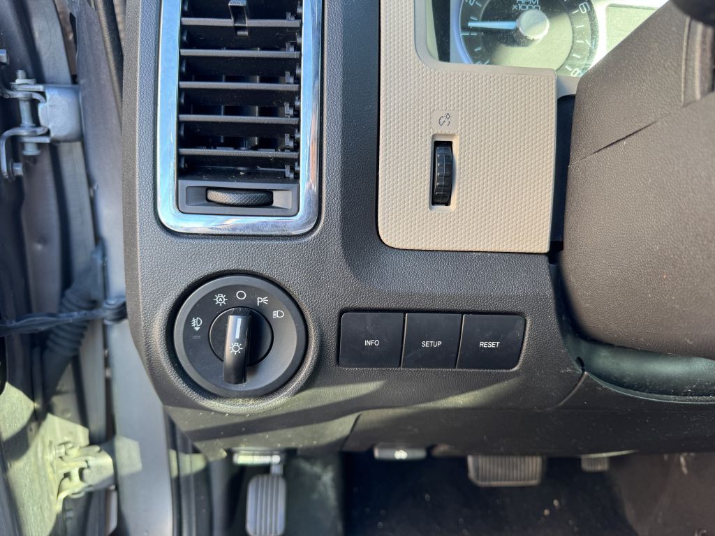 2010 Mercury Mariner Image 13