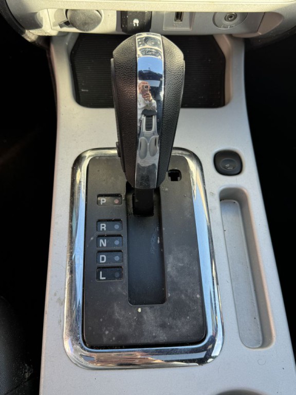 2010 Mercury Mariner Image 21