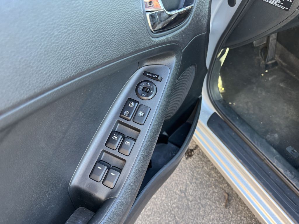 2016 Kia Forte Image 8