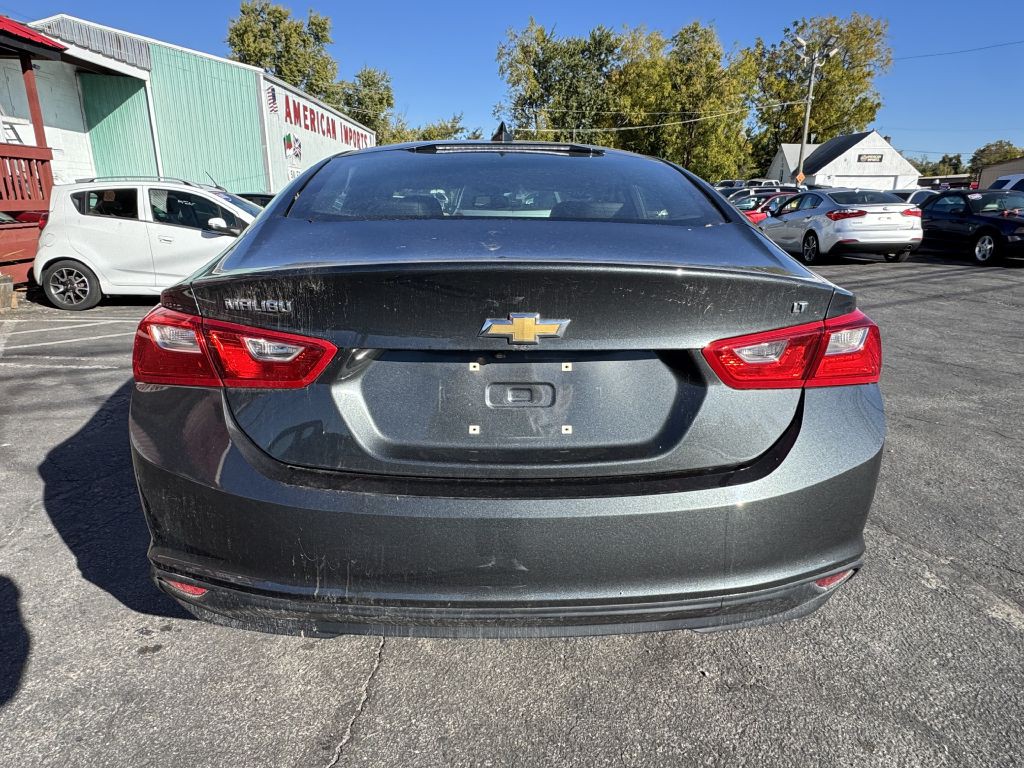 2017 Chevrolet Malibu Image 4