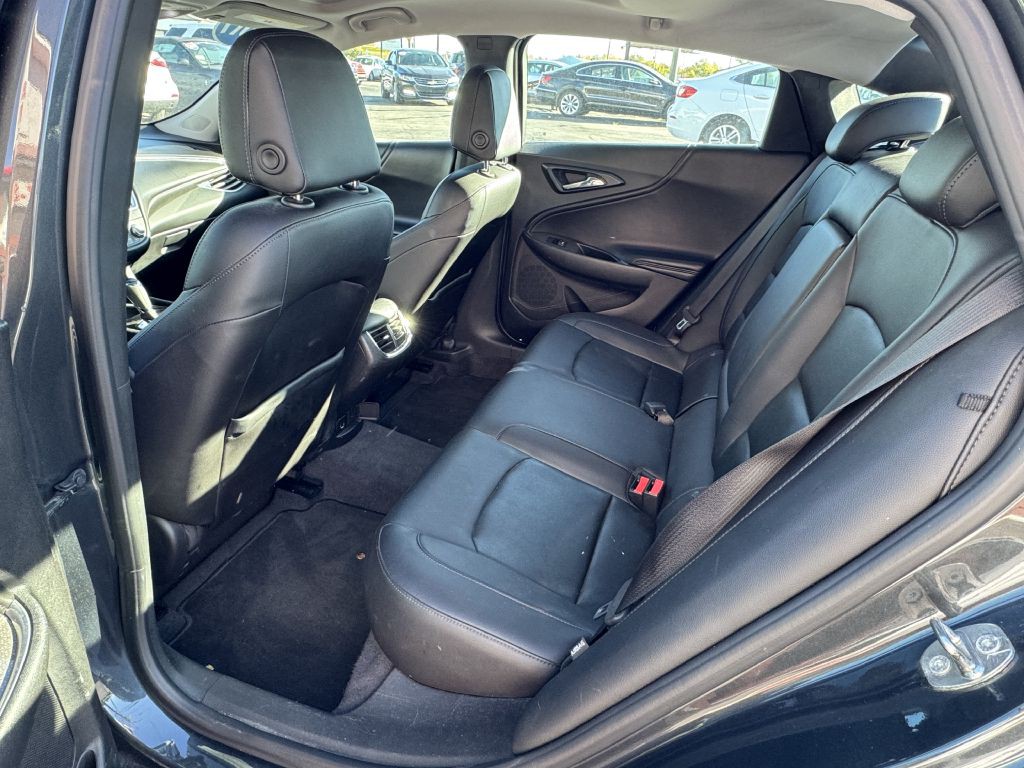 2017 Chevrolet Malibu Image 5