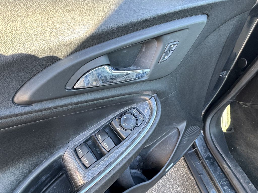 2017 Chevrolet Malibu Image 9