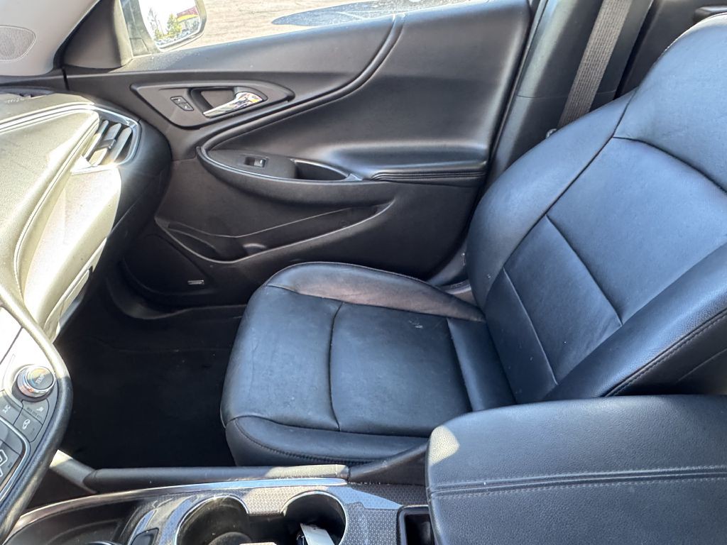 2017 Chevrolet Malibu Image 12