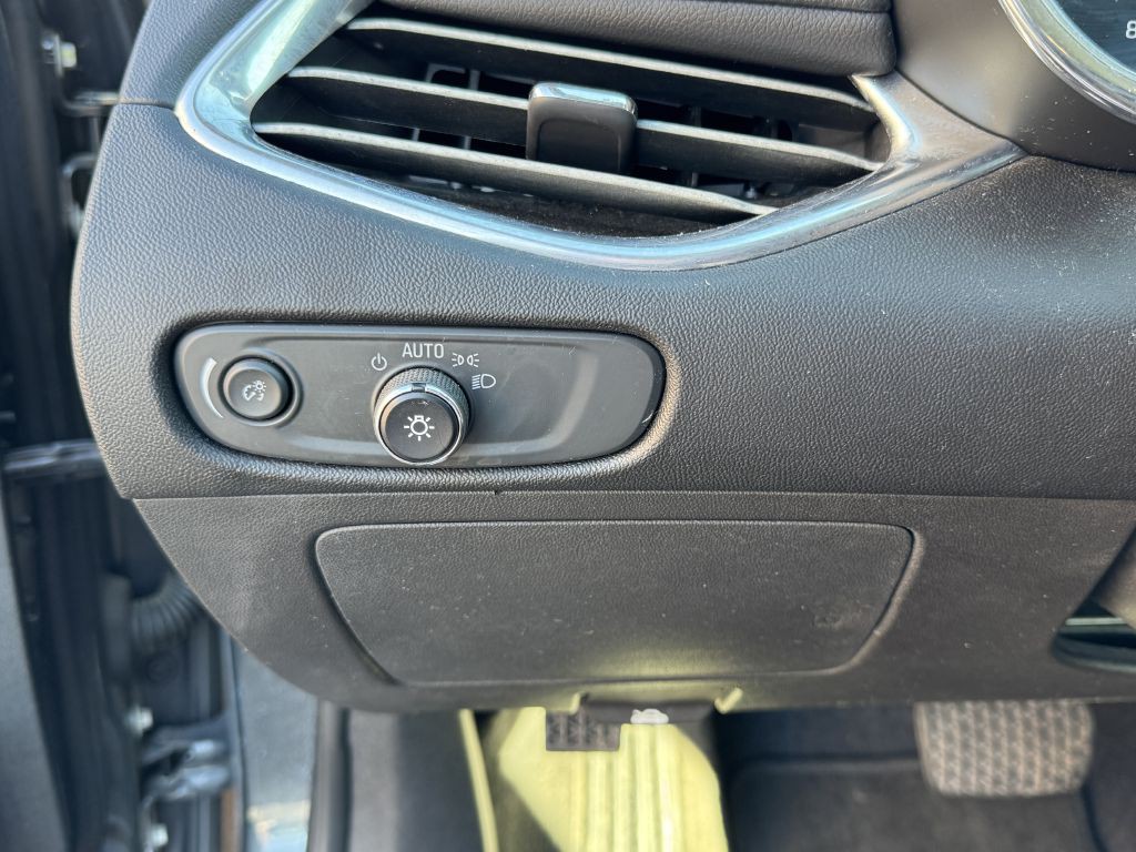 2017 Chevrolet Malibu Image 13