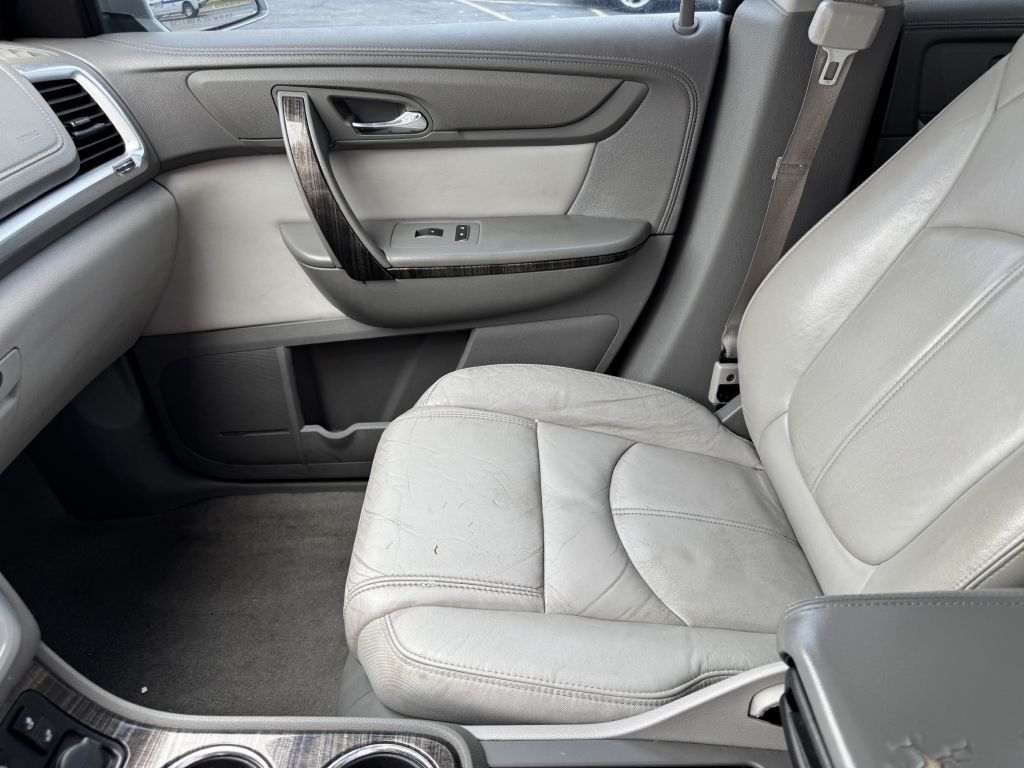 2015 GMC Acadia Image 16