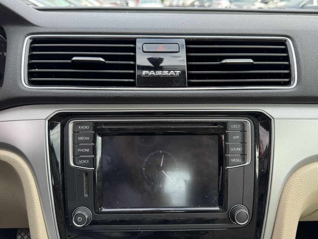 2019 Volkswagen Passat Image 19