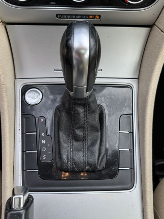 2019 Volkswagen Passat Image 21