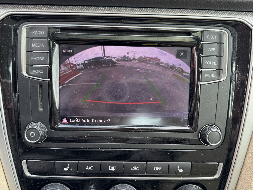 2019 Volkswagen Passat Image 25