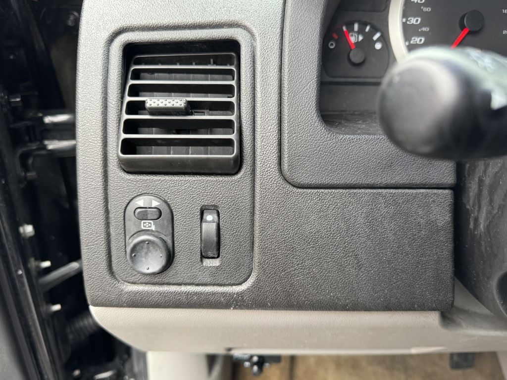 2006 Chevrolet Equinox Image 13