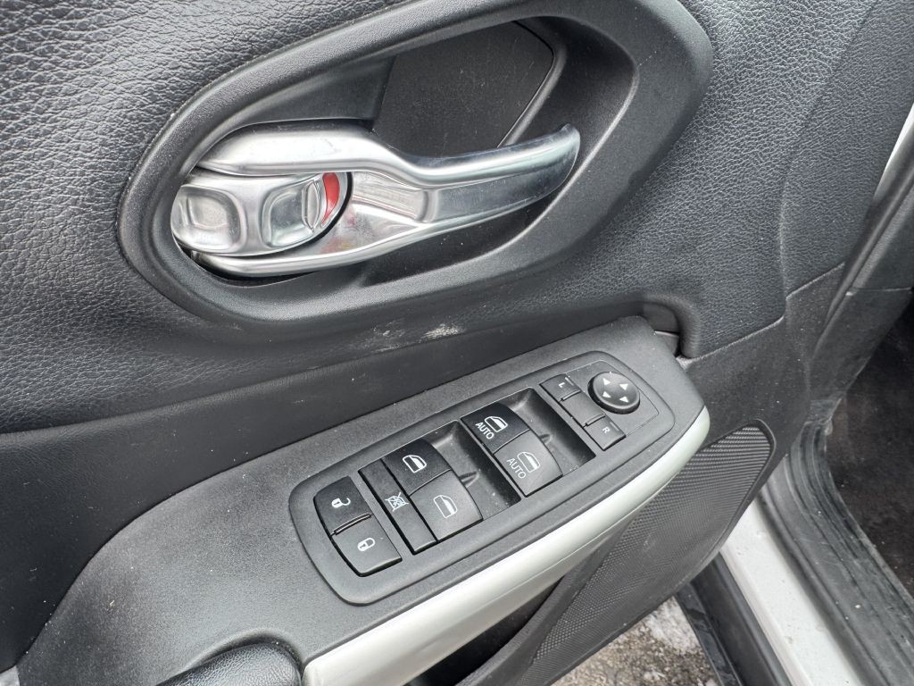 2018 Jeep Cherokee Image 9