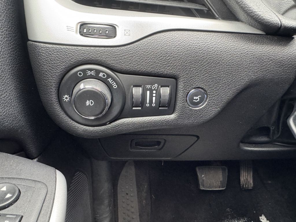 2018 Jeep Cherokee Image 11