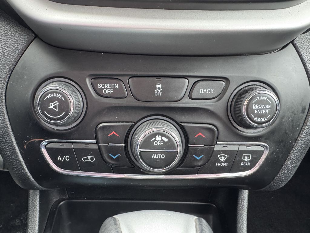 2018 Jeep Cherokee Image 16