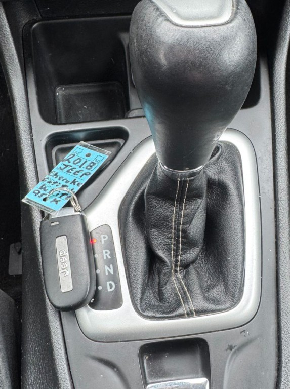 2018 Jeep Cherokee Image 17