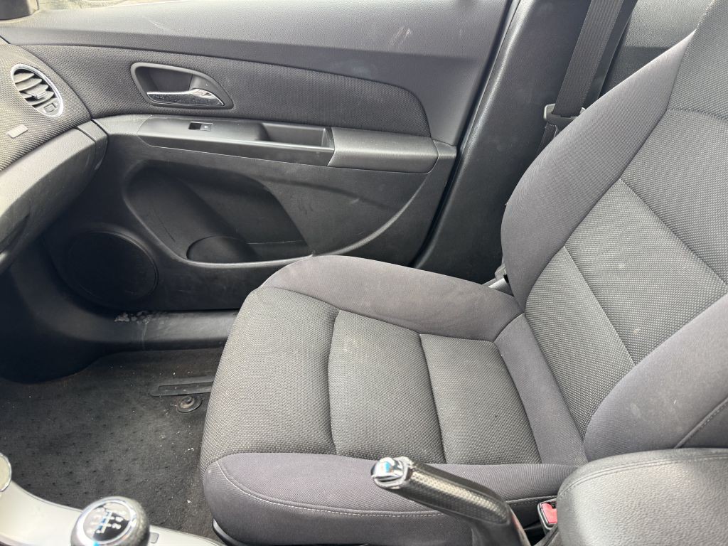 2012 Chevrolet Cruze Image 11