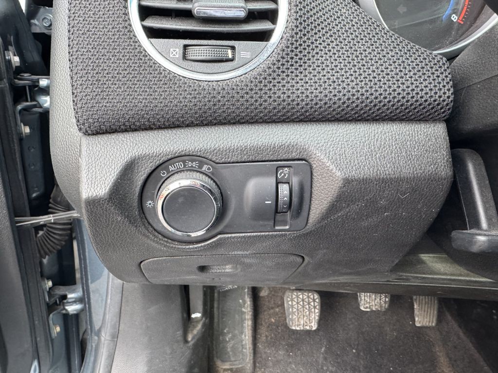 2012 Chevrolet Cruze Image 12