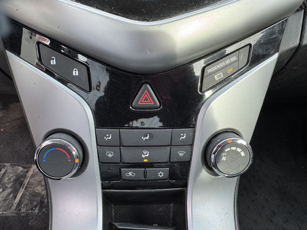 2012 Chevrolet Cruze Image 17