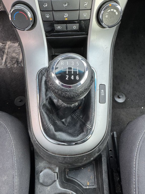 2012 Chevrolet Cruze Image 18