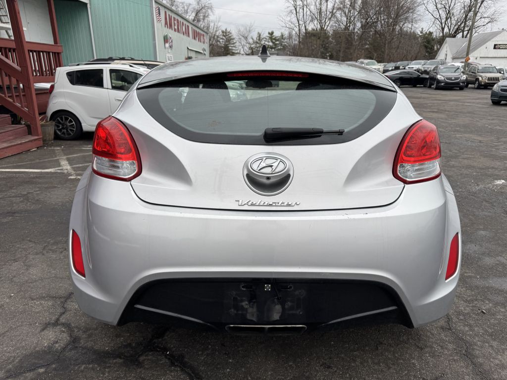 2017 Hyundai Veloster Image 4