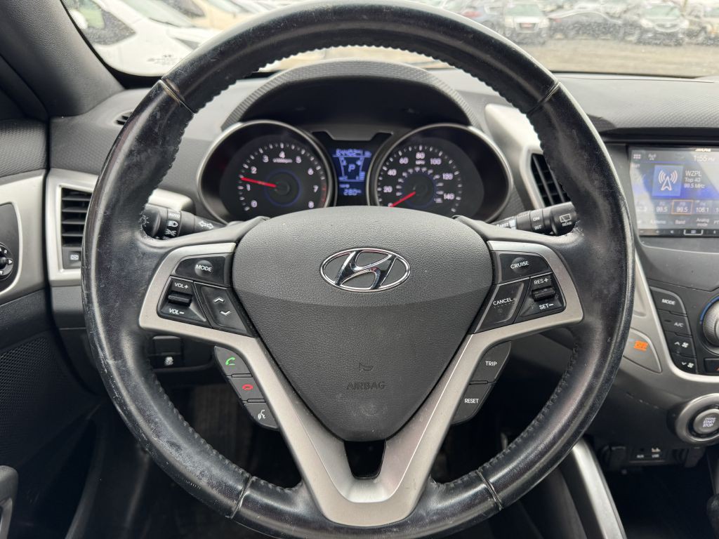 2017 Hyundai Veloster Image 8