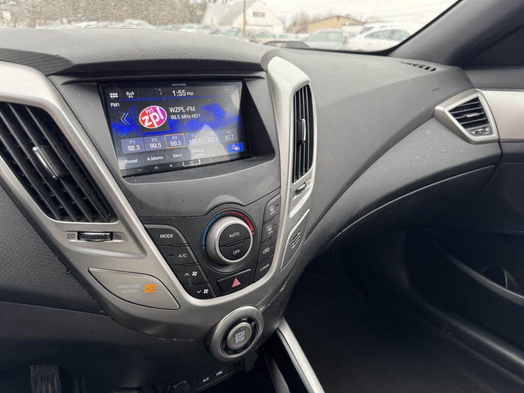 2017 Hyundai Veloster Image 9