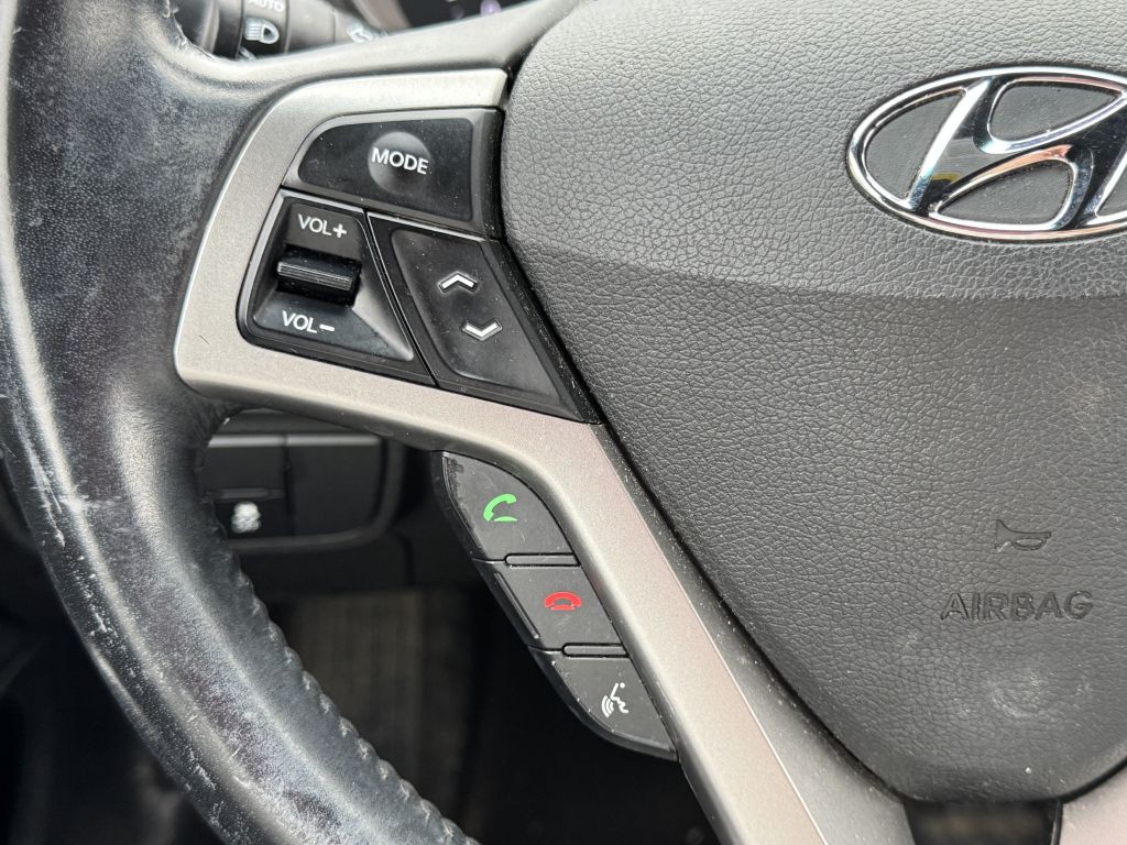 2017 Hyundai Veloster Image 13