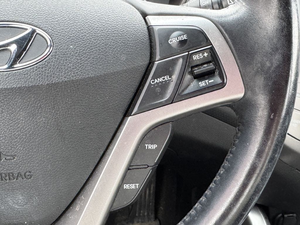 2017 Hyundai Veloster Image 14