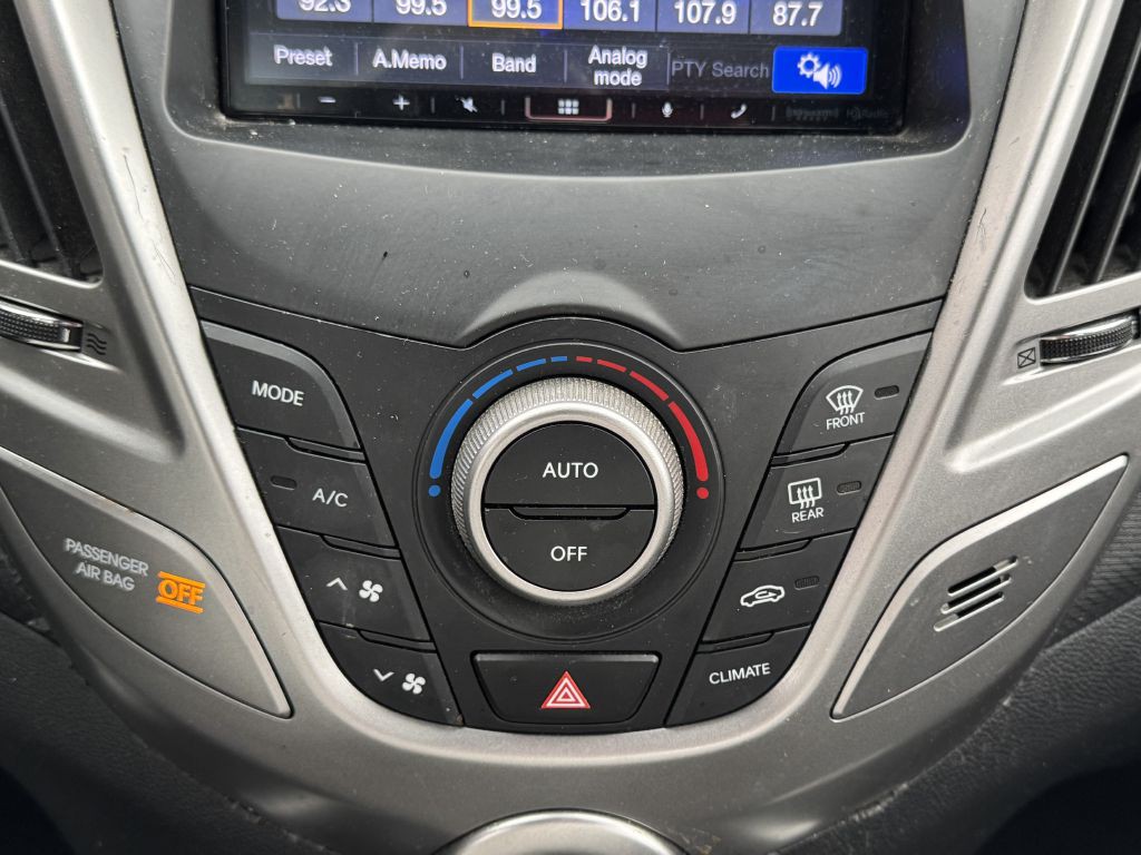 2017 Hyundai Veloster Image 16