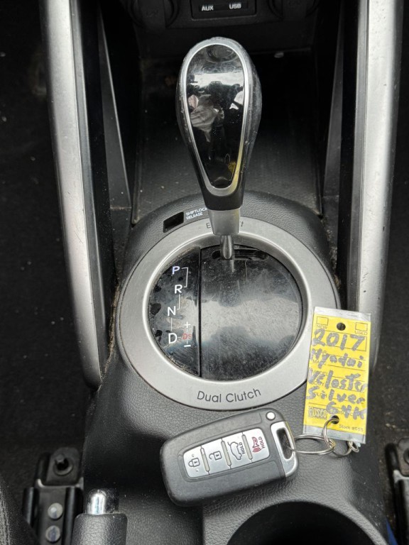 2017 Hyundai Veloster Image 18