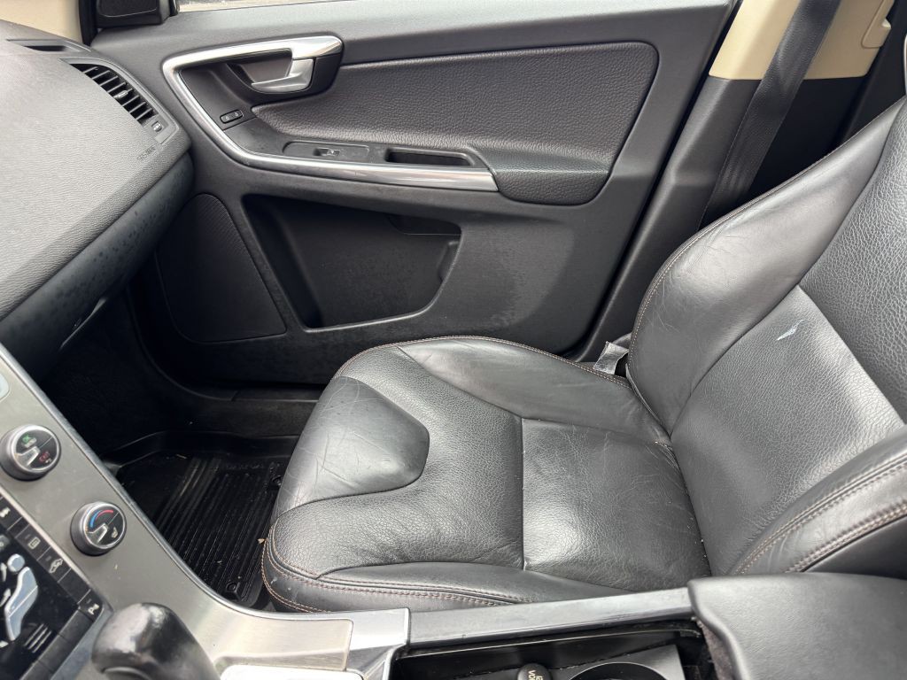 2012 Volvo XC60 Image 12