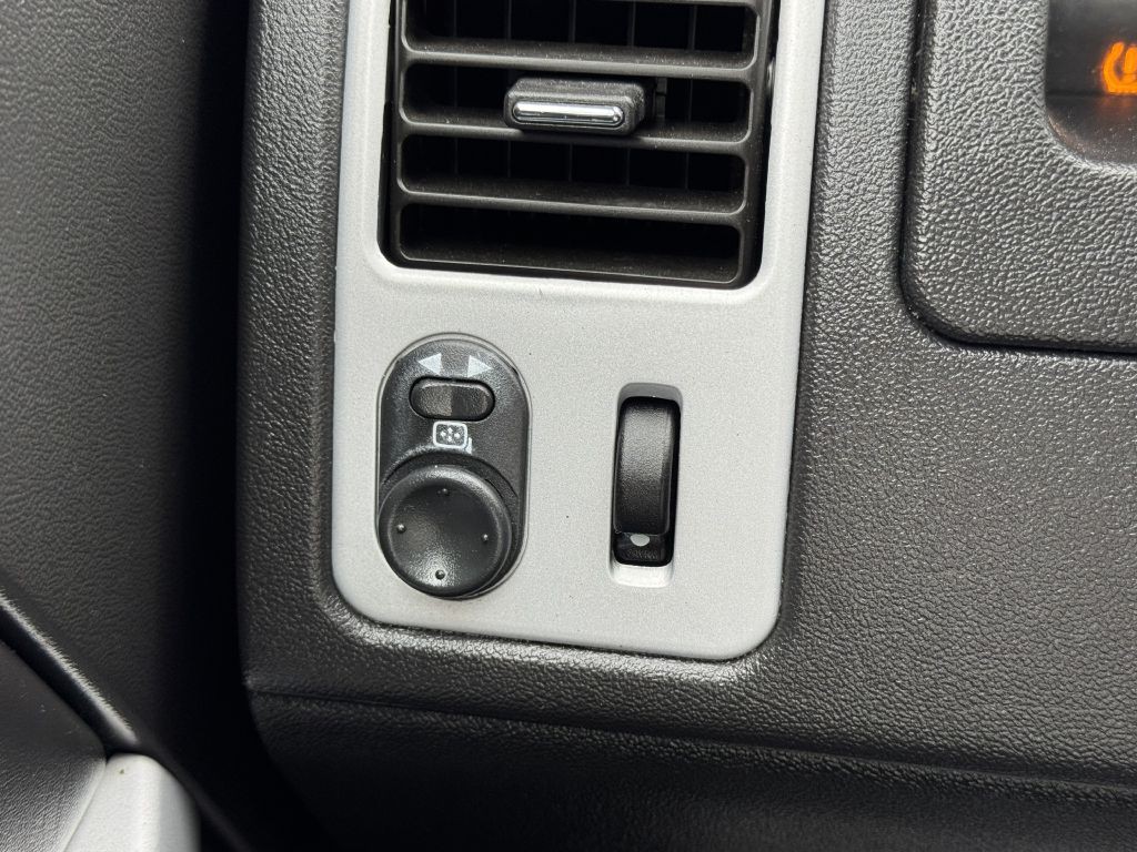 2008 Pontiac Torrent Image 14