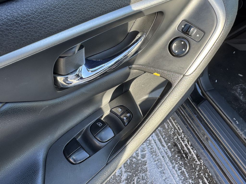 2015 Nissan Altima Image 8