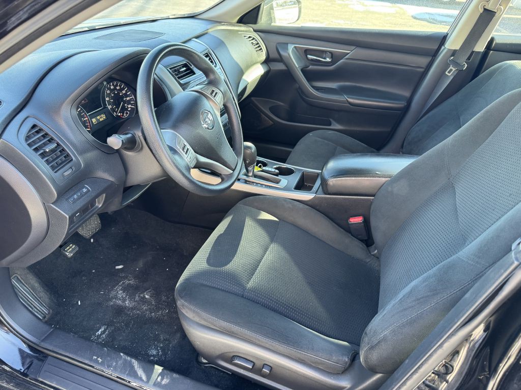2015 Nissan Altima Image 9