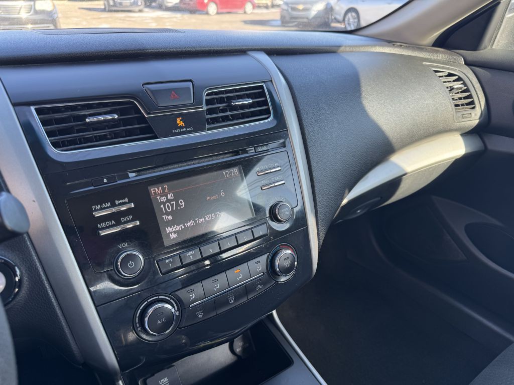 2015 Nissan Altima Image 14