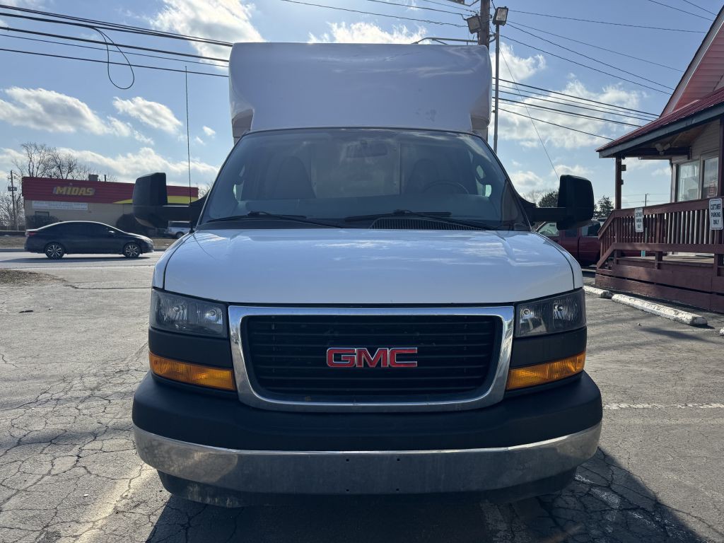 2022 GMC Savana Image 2