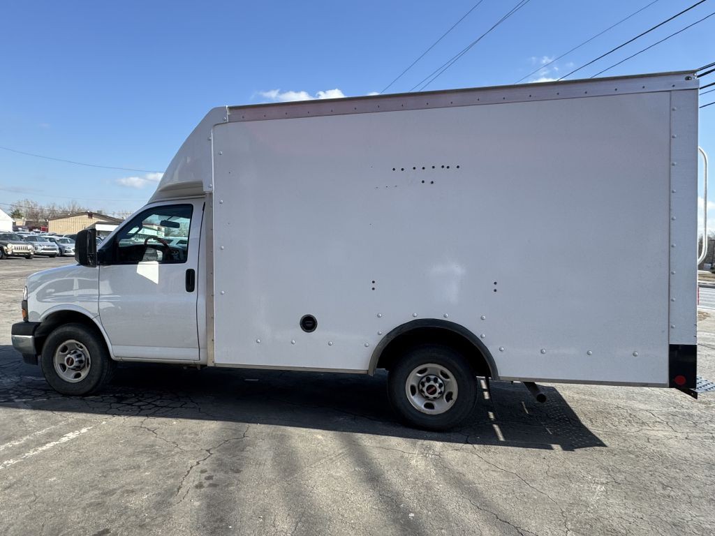 2022 GMC Savana Image 3