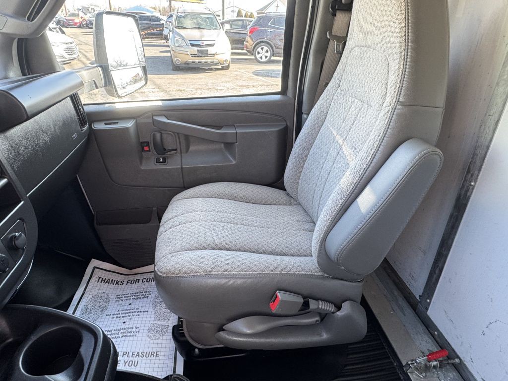 2022 GMC Savana Image 9