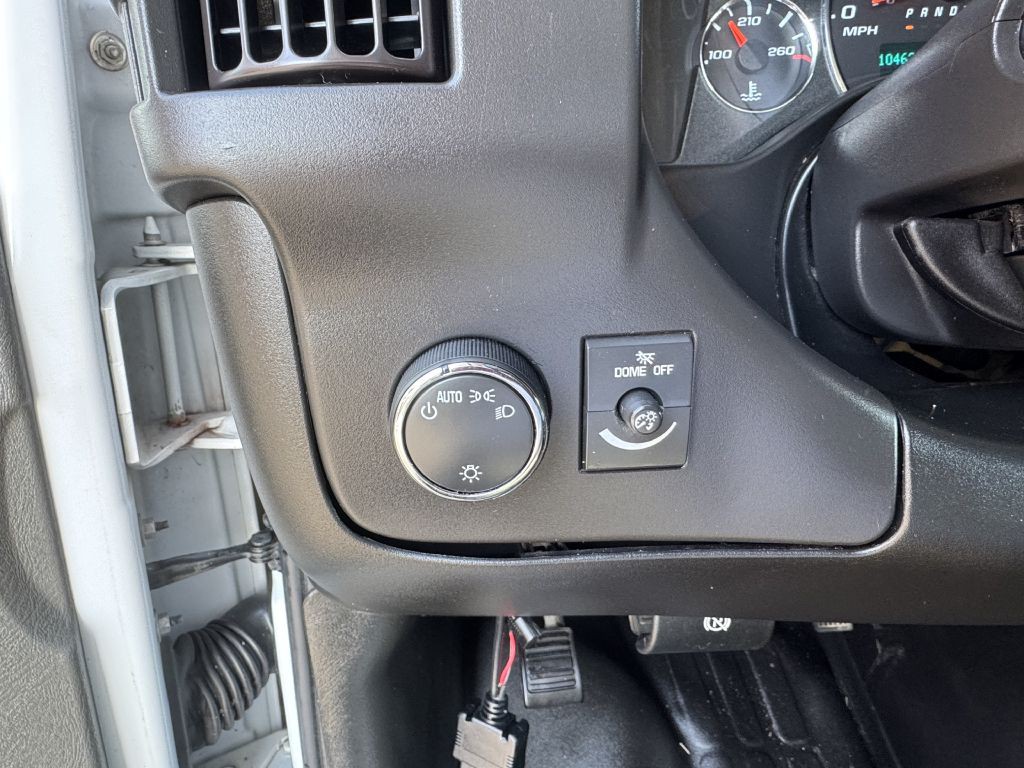 2022 GMC Savana Image 10