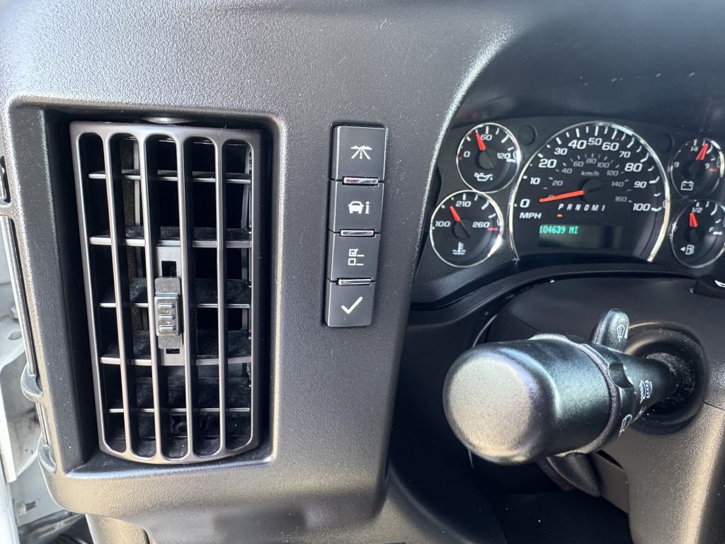 2022 GMC Savana Image 11