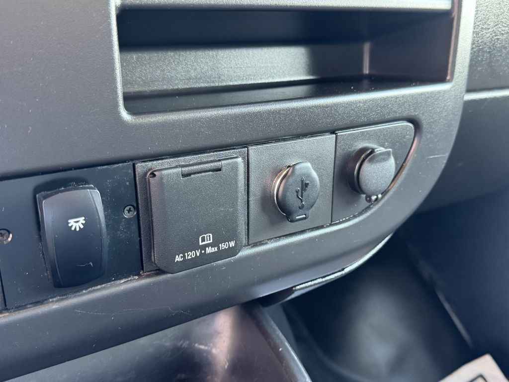 2022 GMC Savana Image 18