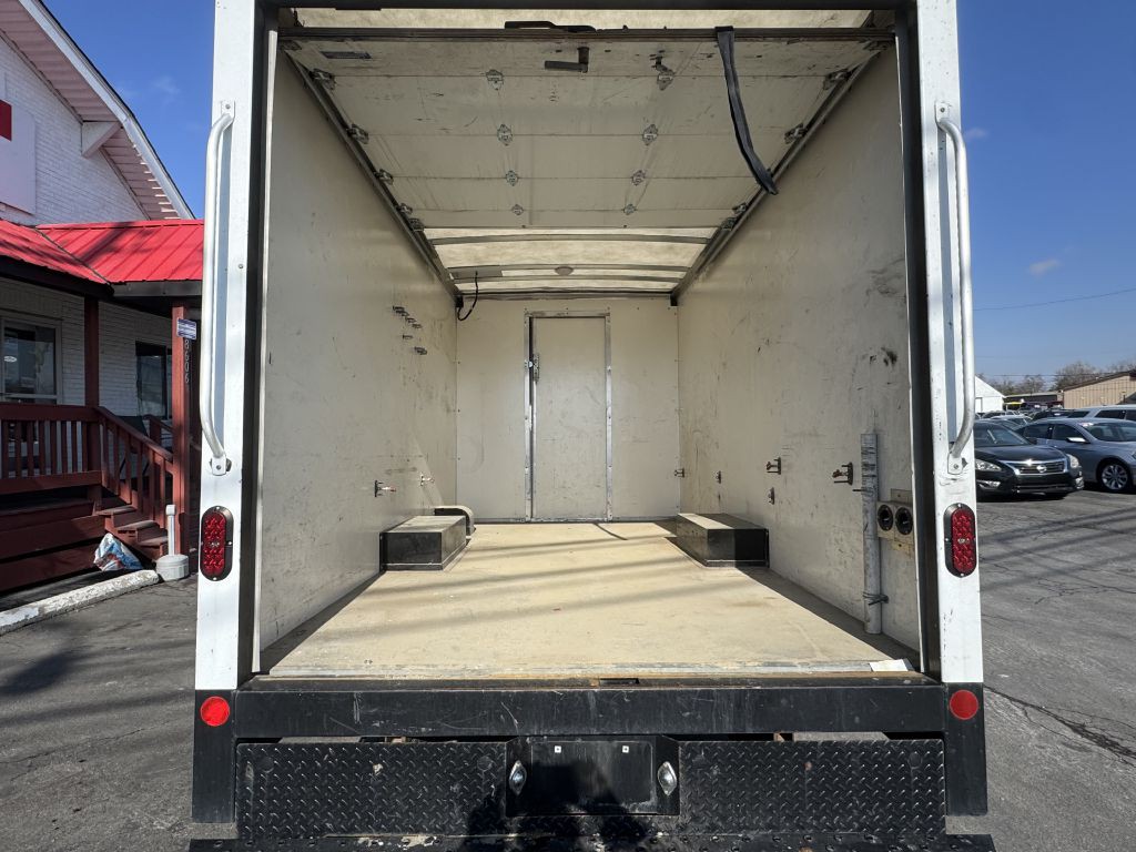 2022 GMC Savana Image 21