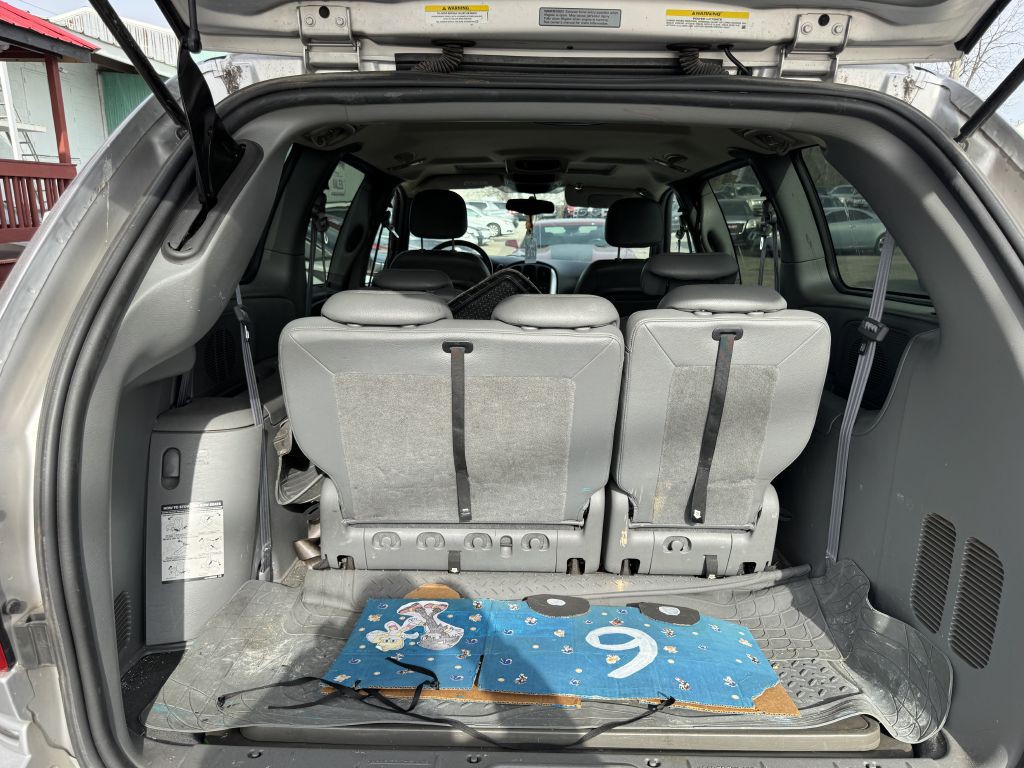 2005 Chrysler Town & Country Image 5