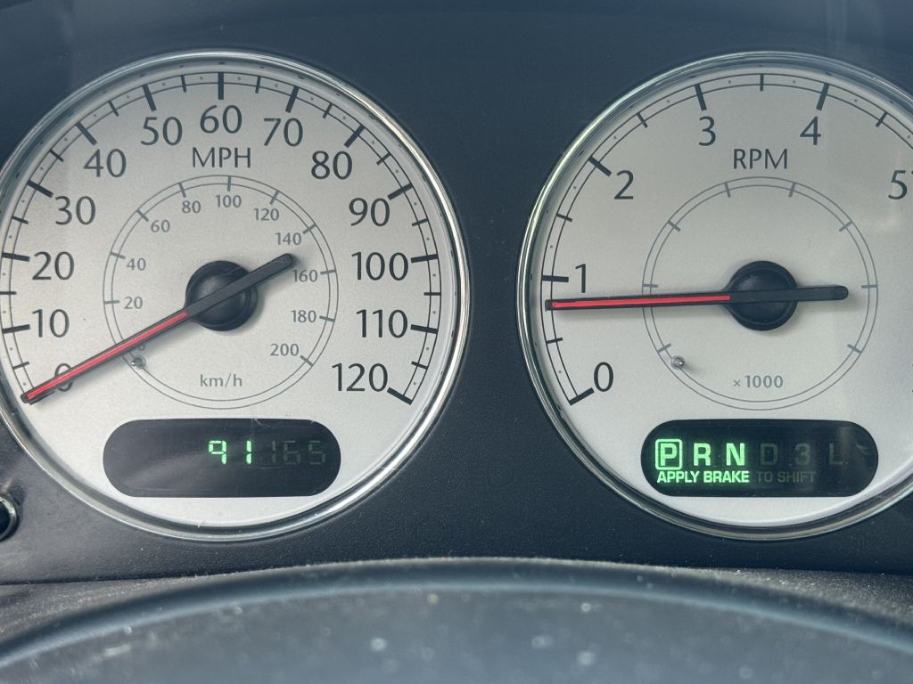 2005 Chrysler Town & Country Image 14